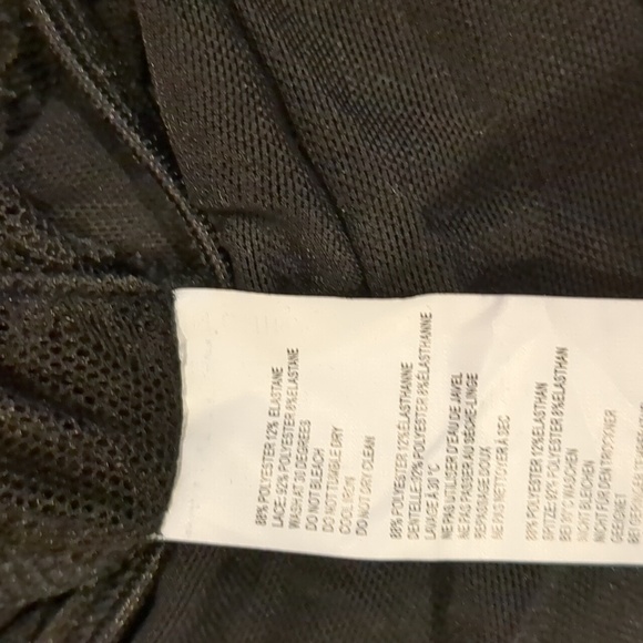 Nasty Gal Faux Button Detail Lace Bodysuit in Black size Small - Picture 4 of 5